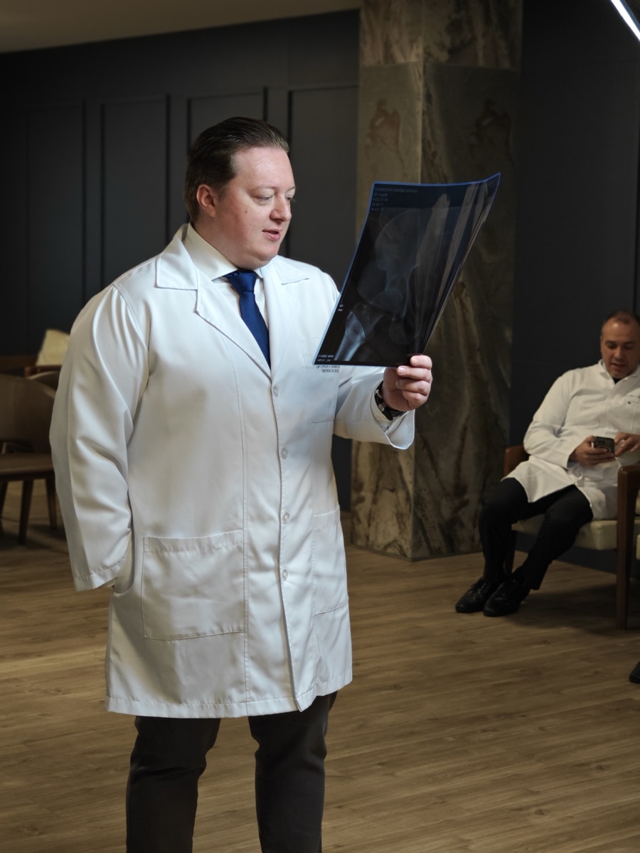 Dr. Ricardo Skroch